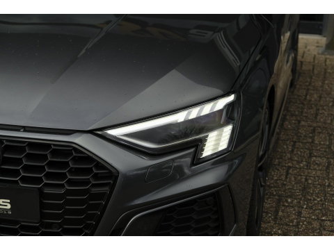 Audi A3 Sportback 35 TFSI 150pk S-line Carplay Virtual cockpit Sportstoelen Matrix 19" LMV S3 Black pack