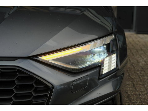 Audi A3 Sportback 35 TFSI 150pk S-line Carplay Virtual cockpit Sportstoelen Matrix 19" LMV S3 Black pack