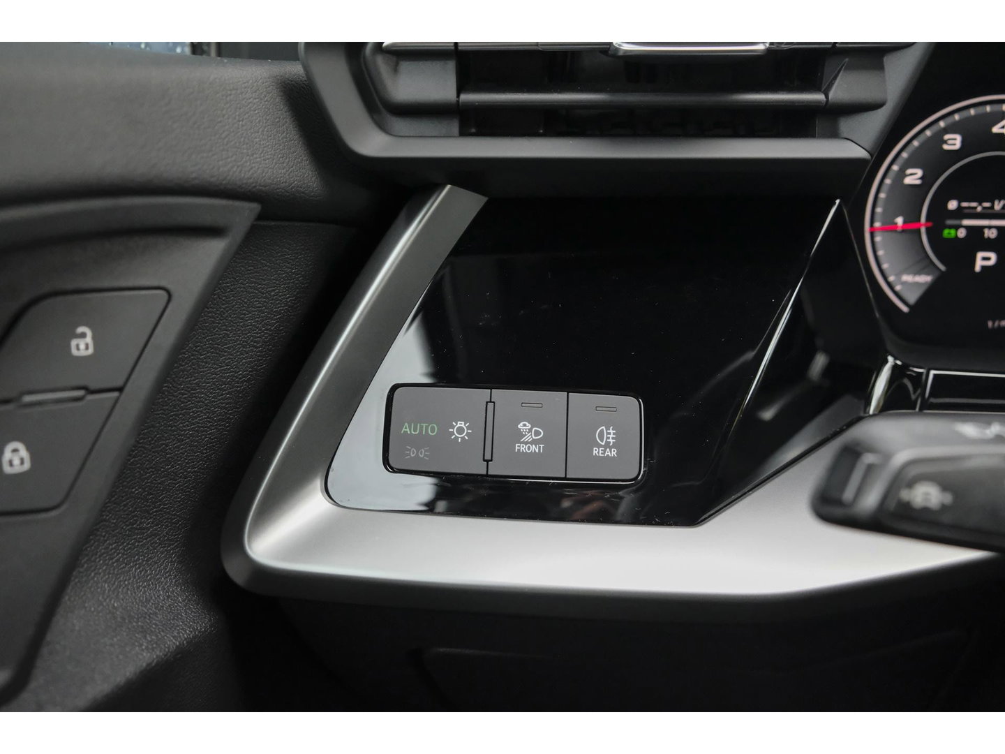 Audi A3 Sportback 35 TFSI 150pk S-line Carplay Virtual cockpit Sportstoelen Matrix 19" LMV S3 Black pack