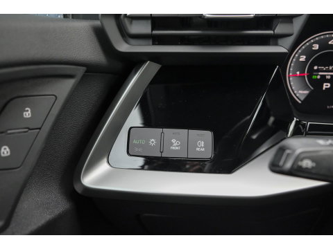 Audi A3 Sportback 35 TFSI 150pk S-line Carplay Virtual cockpit Sportstoelen Matrix 19" LMV S3 Black pack