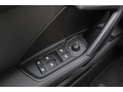 Audi A3 Sportback 35 TFSI 150pk S-line Carplay Virtual cockpit Sportstoelen Matrix 19" LMV S3 Black pack