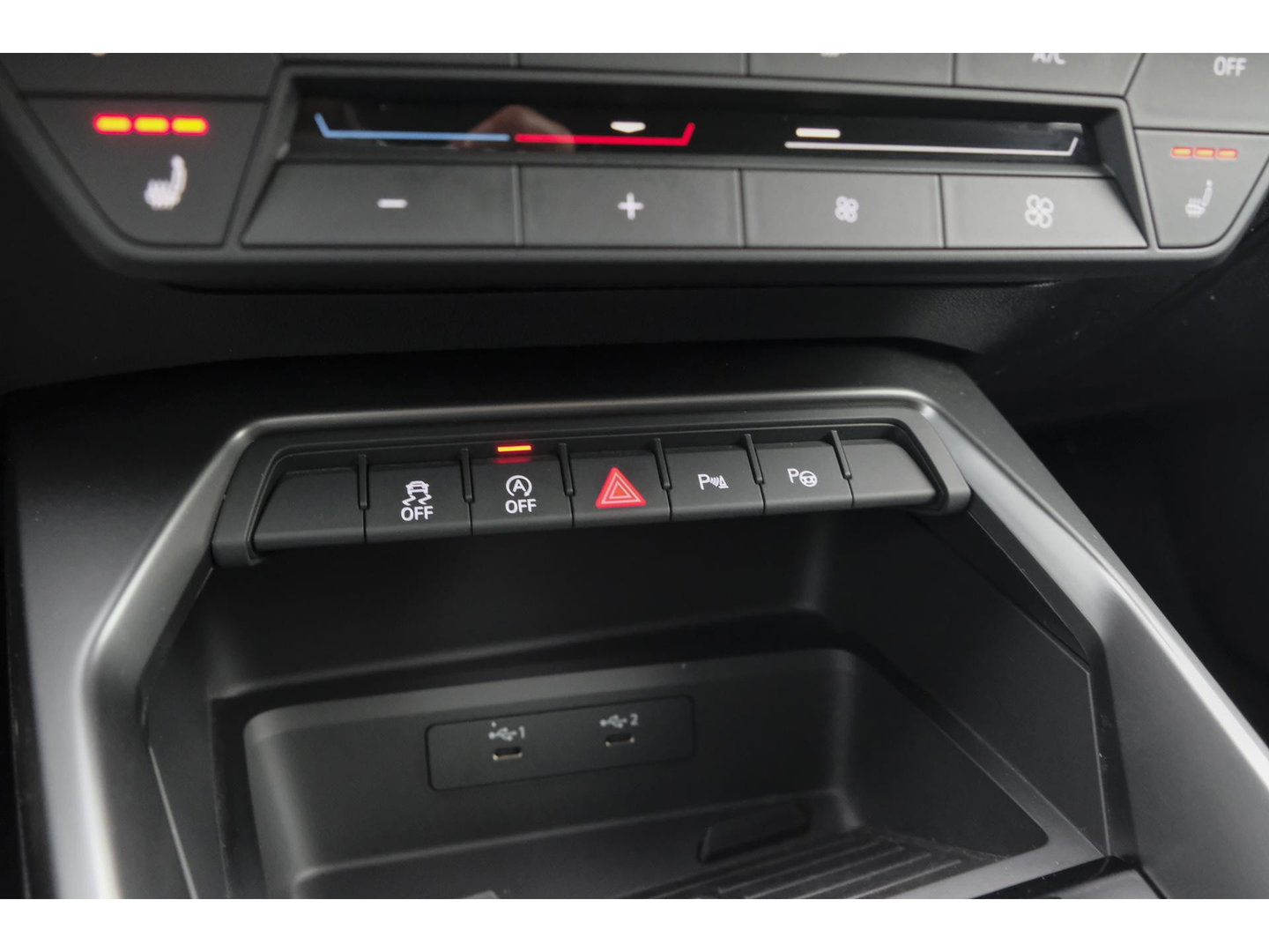 Audi A3 Sportback 35 TFSI 150pk S-line Carplay Virtual cockpit Sportstoelen Matrix 19" LMV S3 Black pack