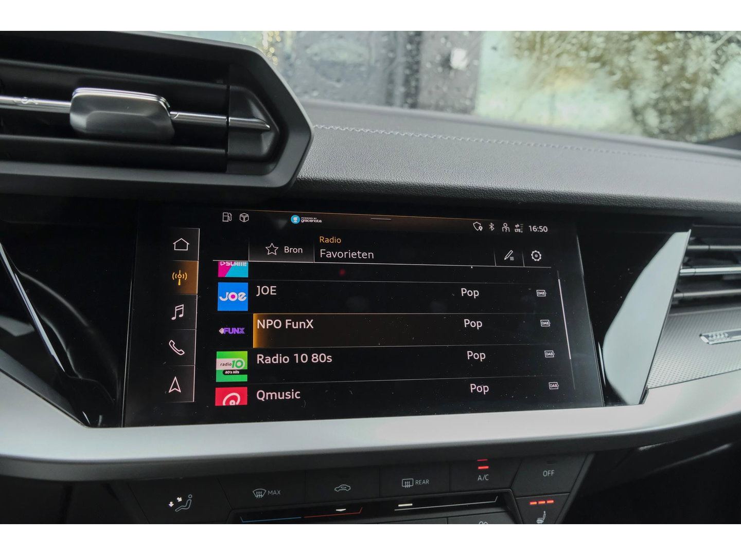 Audi A3 Sportback 35 TFSI 150pk S-line Carplay Virtual cockpit Sportstoelen Matrix 19" LMV S3 Black pack