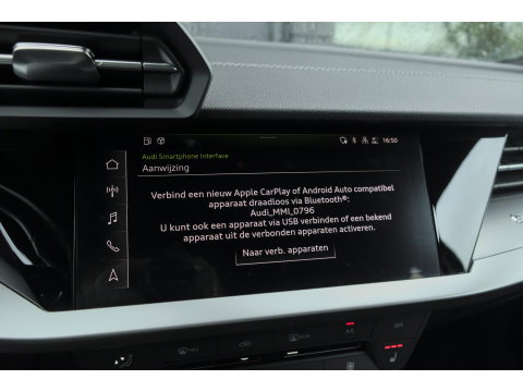 Audi A3 Sportback 35 TFSI 150pk S-line Carplay Virtual cockpit Sportstoelen Matrix 19" LMV S3 Black pack