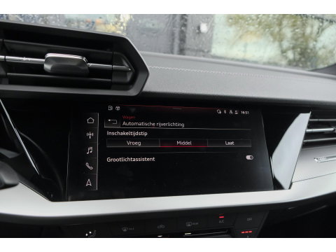 Audi A3 Sportback 35 TFSI 150pk S-line Carplay Virtual cockpit Sportstoelen Matrix 19" LMV S3 Black pack