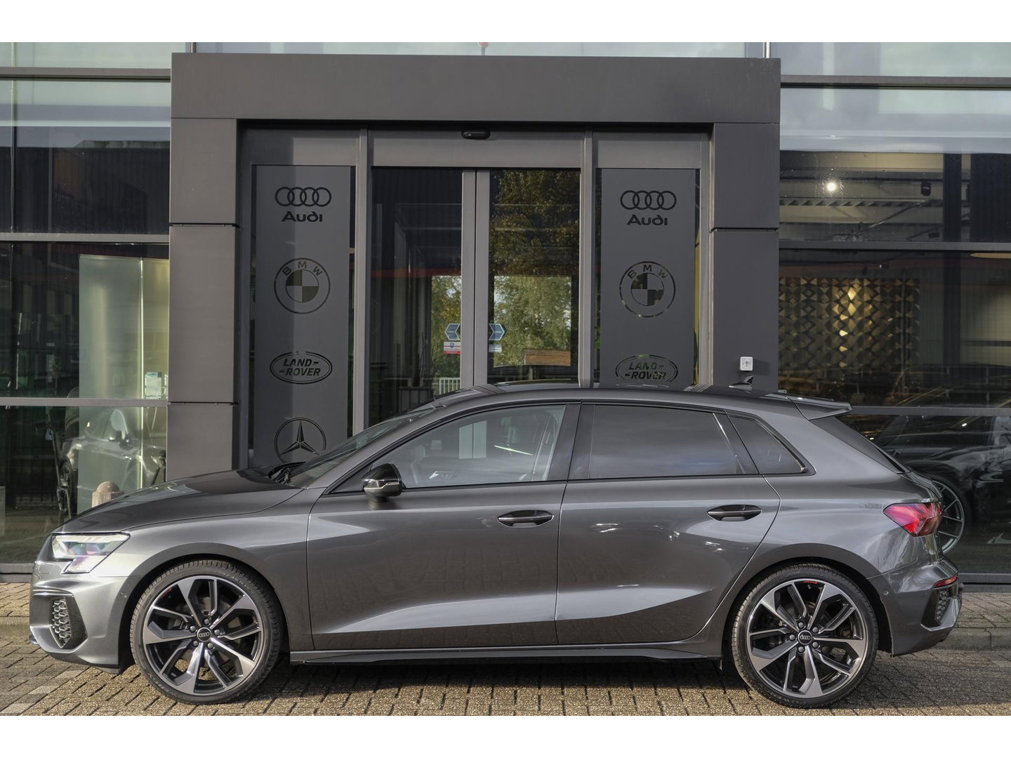 Audi A3 Sportback 35 TFSI 150pk S-line Carplay Virtual cockpit Sportstoelen Matrix 19" LMV S3 Black pack