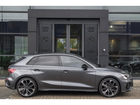 Audi A3 Sportback 35 TFSI 150pk S-line Carplay Virtual cockpit Sportstoelen Matrix 19" LMV S3 Black pack
