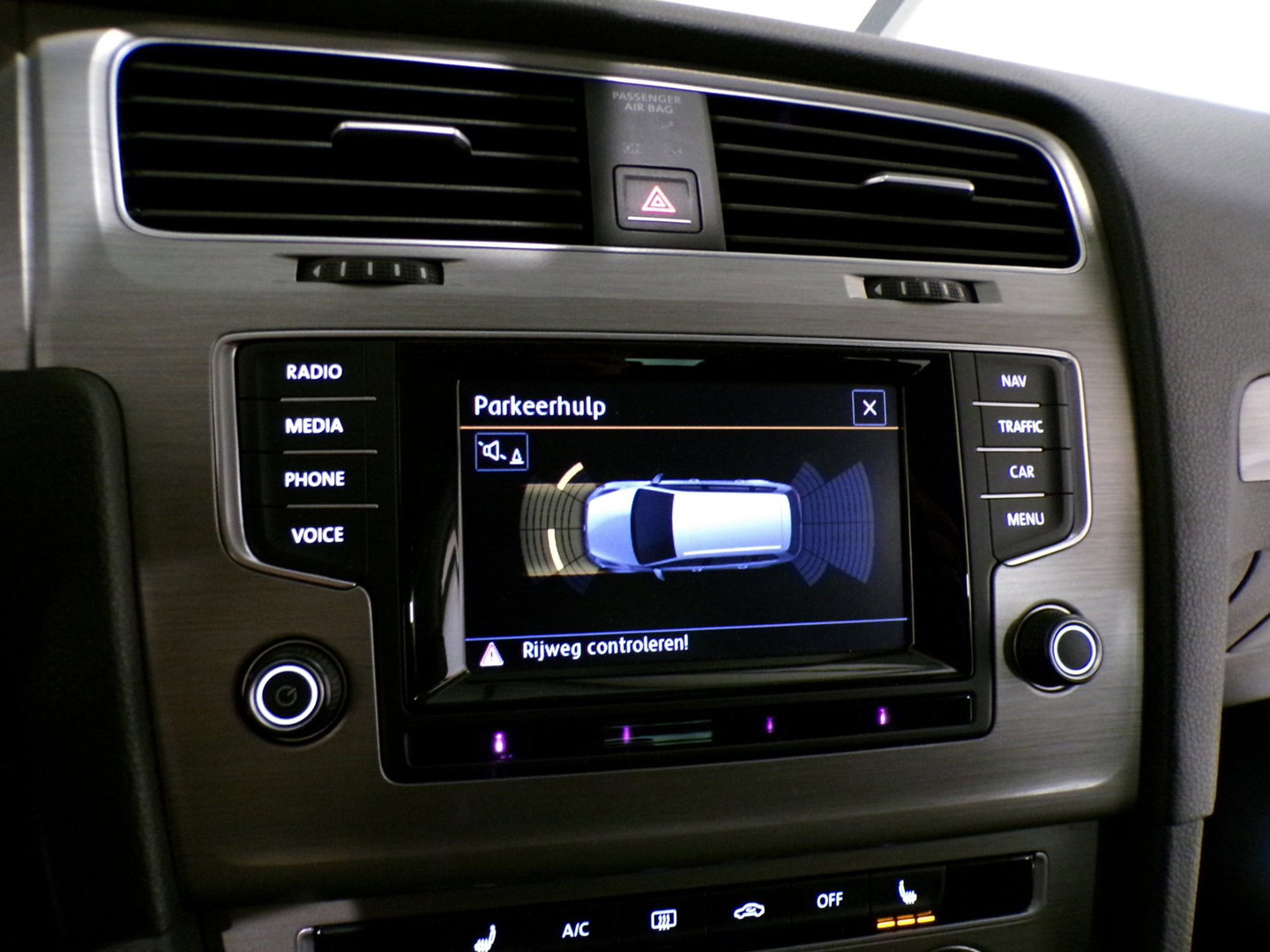 Volkswagen Golf Variant 1.2 TSI Comfortline Trekhaak Stoelverwarming Parkeersensoren Navigatie Bluetooth Cruise-control Garantie