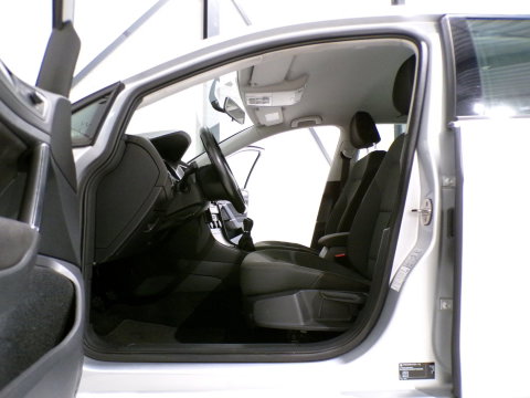 Volkswagen Golf Variant 1.2 TSI Comfortline Trekhaak Stoelverwarming Parkeersensoren Navigatie Bluetooth Cruise-control Garantie
