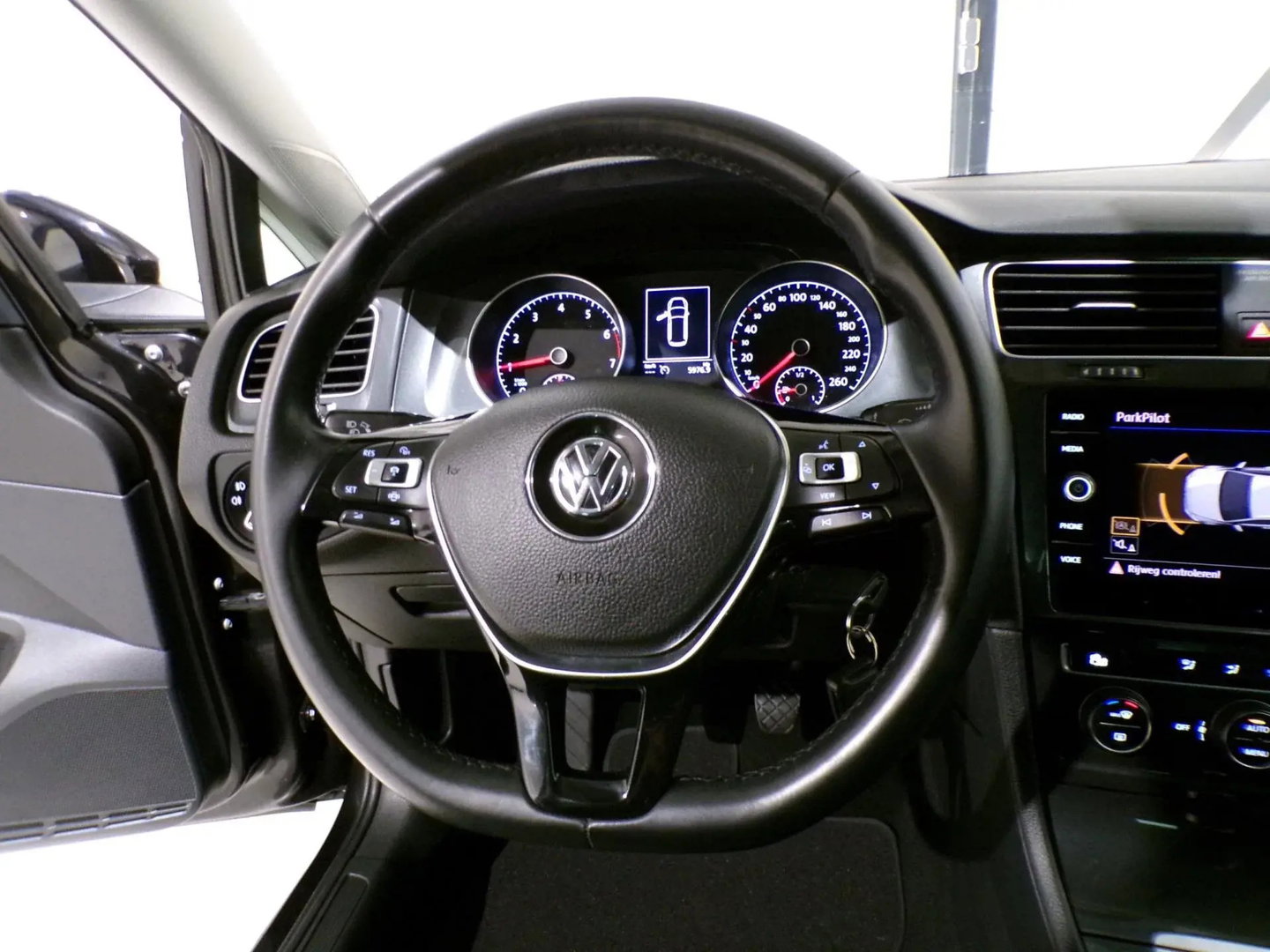 Volkswagen Golf Variant 1.0 TSI Comfortline "Origineel NL!" Apple-Carplay Parkeersensoren Adaptive-cruise Navigatie DAB+ Bluetooth