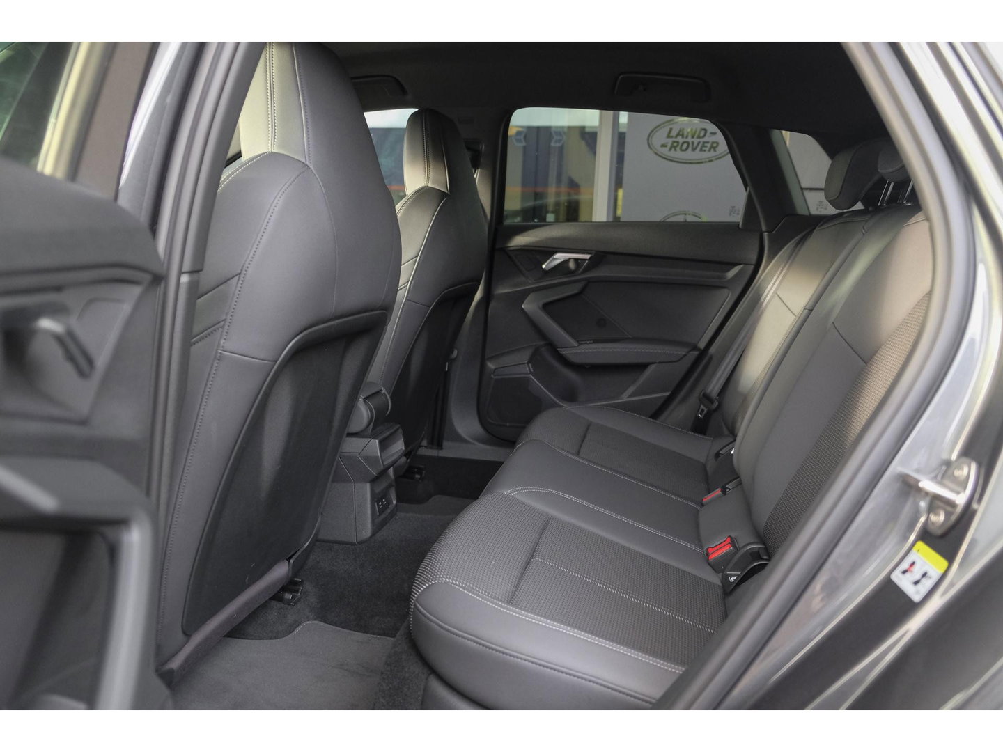 Audi A3 Sportback 35 TFSI 150pk S-line Carplay Virtual cockpit Sportstoelen Matrix 19" LMV S3 Black pack