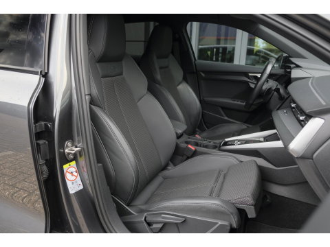 Audi A3 Sportback 35 TFSI 150pk S-line Carplay Virtual cockpit Sportstoelen Matrix 19" LMV S3 Black pack