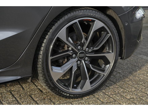 Audi A3 Sportback 35 TFSI 150pk S-line Carplay Virtual cockpit Sportstoelen Matrix 19" LMV S3 Black pack