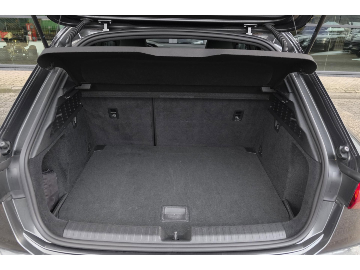 Audi A3 Sportback 35 TFSI 150pk S-line Carplay Virtual cockpit Sportstoelen Matrix 19" LMV S3 Black pack