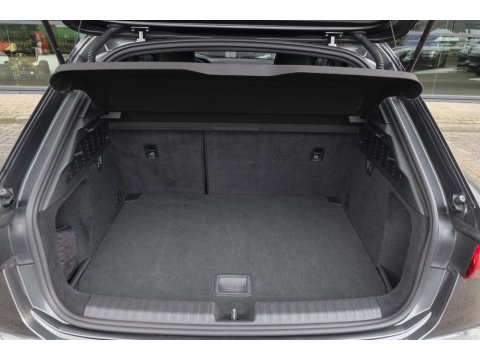 Audi A3 Sportback 35 TFSI 150pk S-line Carplay Virtual cockpit Sportstoelen Matrix 19" LMV S3 Black pack