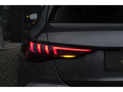Audi A3 Sportback 35 TFSI 150pk S-line Carplay Virtual cockpit Sportstoelen Matrix 19" LMV S3 Black pack