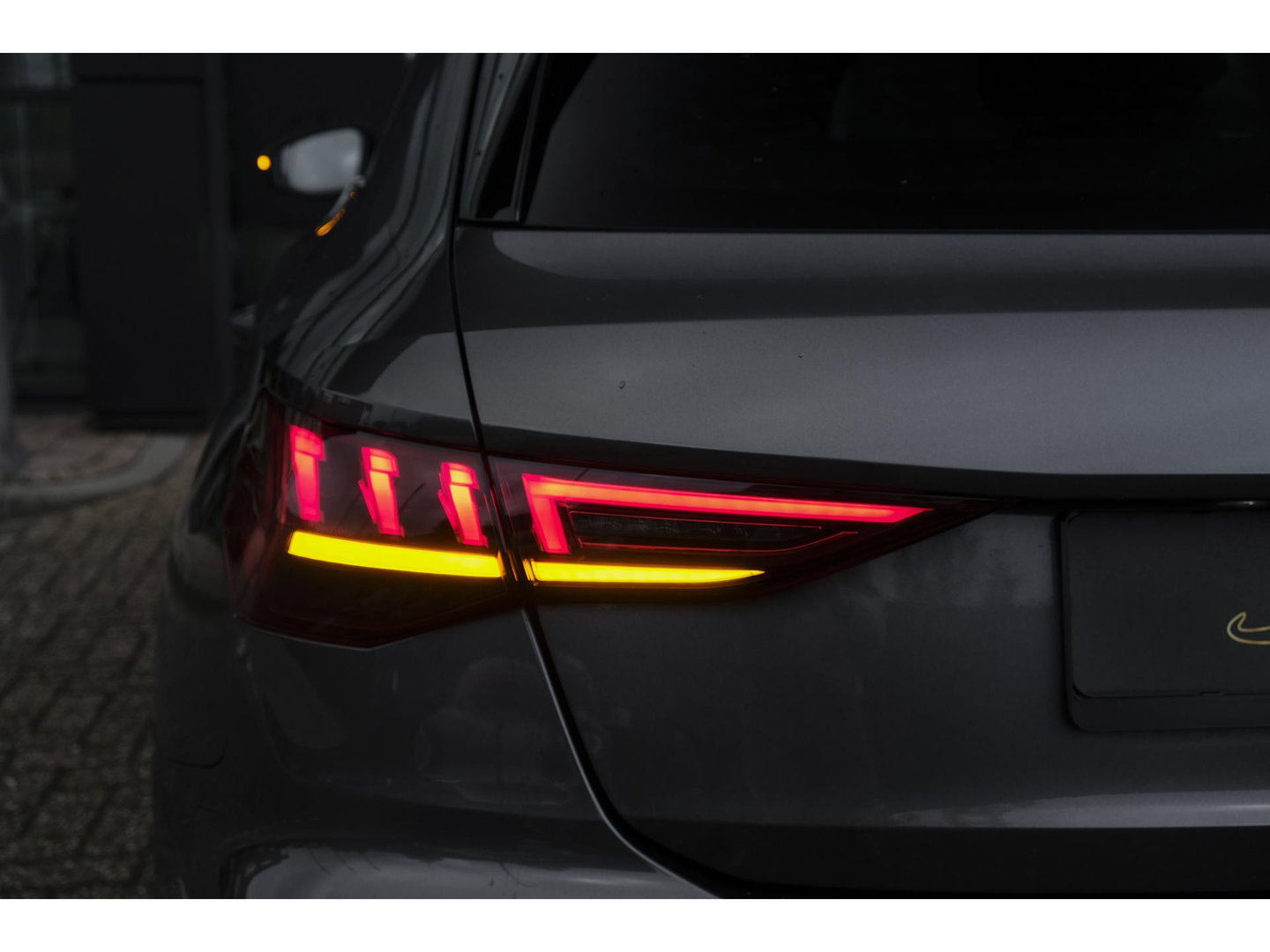 Audi A3 Sportback 35 TFSI 150pk S-line Carplay Virtual cockpit Sportstoelen Matrix 19" LMV S3 Black pack