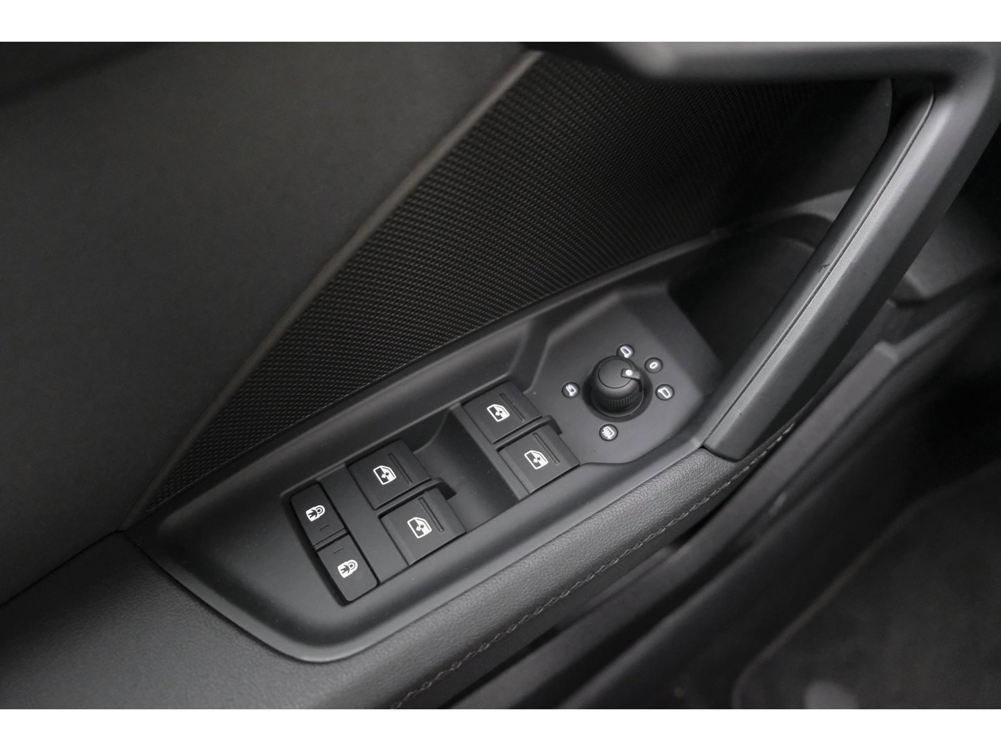 Audi A3 Sportback 35 TFSI 150pk S-line Carplay Virtual cockpit Sportstoelen Matrix 19" LMV S3 Black pack