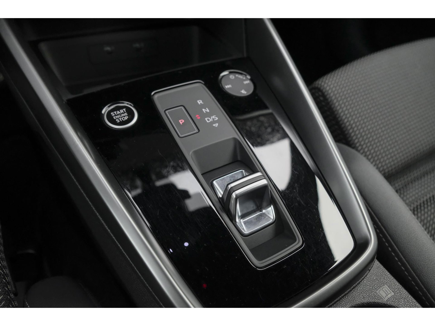 Audi A3 Sportback 35 TFSI 150pk S-line Carplay Virtual cockpit Sportstoelen Matrix 19" LMV S3 Black pack