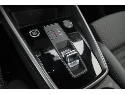 Audi A3 Sportback 35 TFSI 150pk S-line Carplay Virtual cockpit Sportstoelen Matrix 19" LMV S3 Black pack