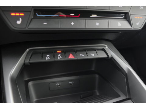 Audi A3 Sportback 35 TFSI 150pk S-line Carplay Virtual cockpit Sportstoelen Matrix 19" LMV S3 Black pack