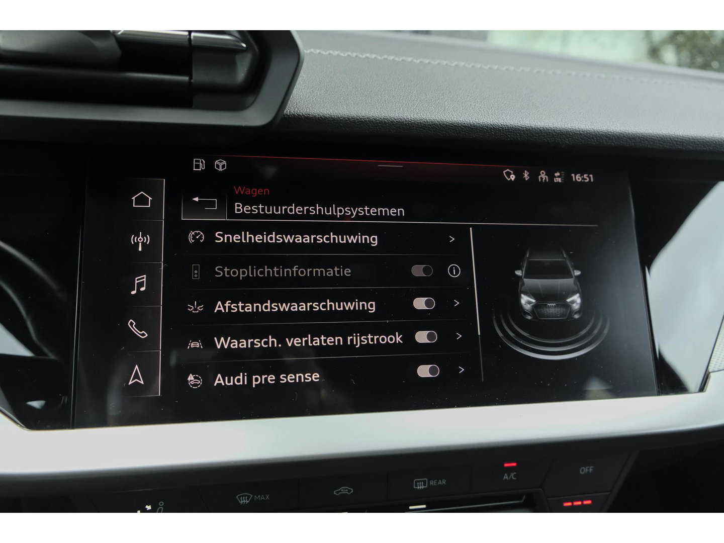 Audi A3 Sportback 35 TFSI 150pk S-line Carplay Virtual cockpit Sportstoelen Matrix 19" LMV S3 Black pack