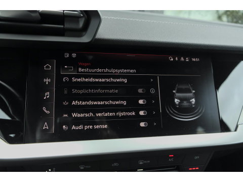 Audi A3 Sportback 35 TFSI 150pk S-line Carplay Virtual cockpit Sportstoelen Matrix 19" LMV S3 Black pack