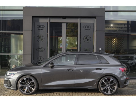 Audi A3 Sportback 35 TFSI 150pk S-line Carplay Virtual cockpit Sportstoelen Matrix 19" LMV S3 Black pack
