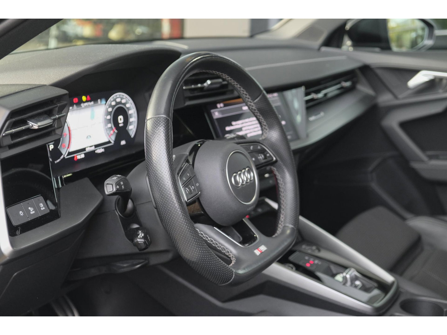 Audi A3 Sportback 35 TFSI 150pk S-line Carplay Virtual cockpit Sportstoelen Matrix 19" LMV S3 Black pack