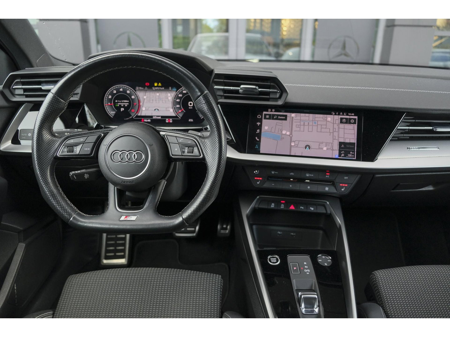 Audi A3 Sportback 35 TFSI 150pk S-line Carplay Virtual cockpit Sportstoelen Matrix 19" LMV S3 Black pack