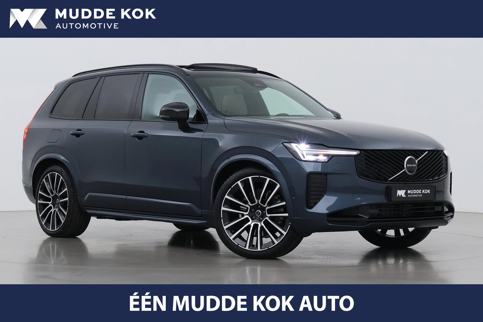 Volvo XC90 T8 Ultra Dark | 22 Inch | B&W | Luchtvering | Panoramadak | 360° Camera | Trekhaak | Head-Up | Massage