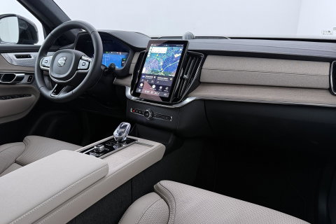 Volvo XC90 T8 Ultra Dark | 22 Inch | B&W | Luchtvering | Panoramadak | 360° Camera | Trekhaak | Head-Up | Massage