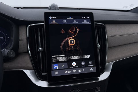 Volvo XC90 T8 Ultra Dark | 22 Inch | B&W | Luchtvering | Panoramadak | 360° Camera | Trekhaak | Head-Up | Massage