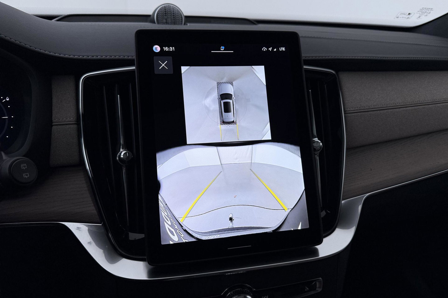 Volvo XC90 T8 Ultra Dark | 22 Inch | B&W | Luchtvering | Panoramadak | 360° Camera | Trekhaak | Head-Up | Massage