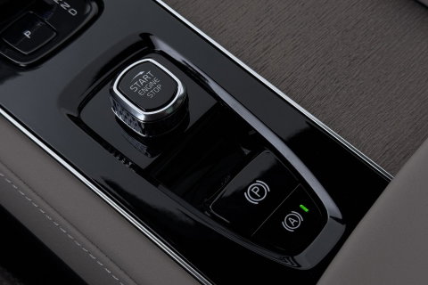 Volvo XC90 T8 Ultra Dark | 22 Inch | B&W | Luchtvering | Panoramadak | 360° Camera | Trekhaak | Head-Up | Massage