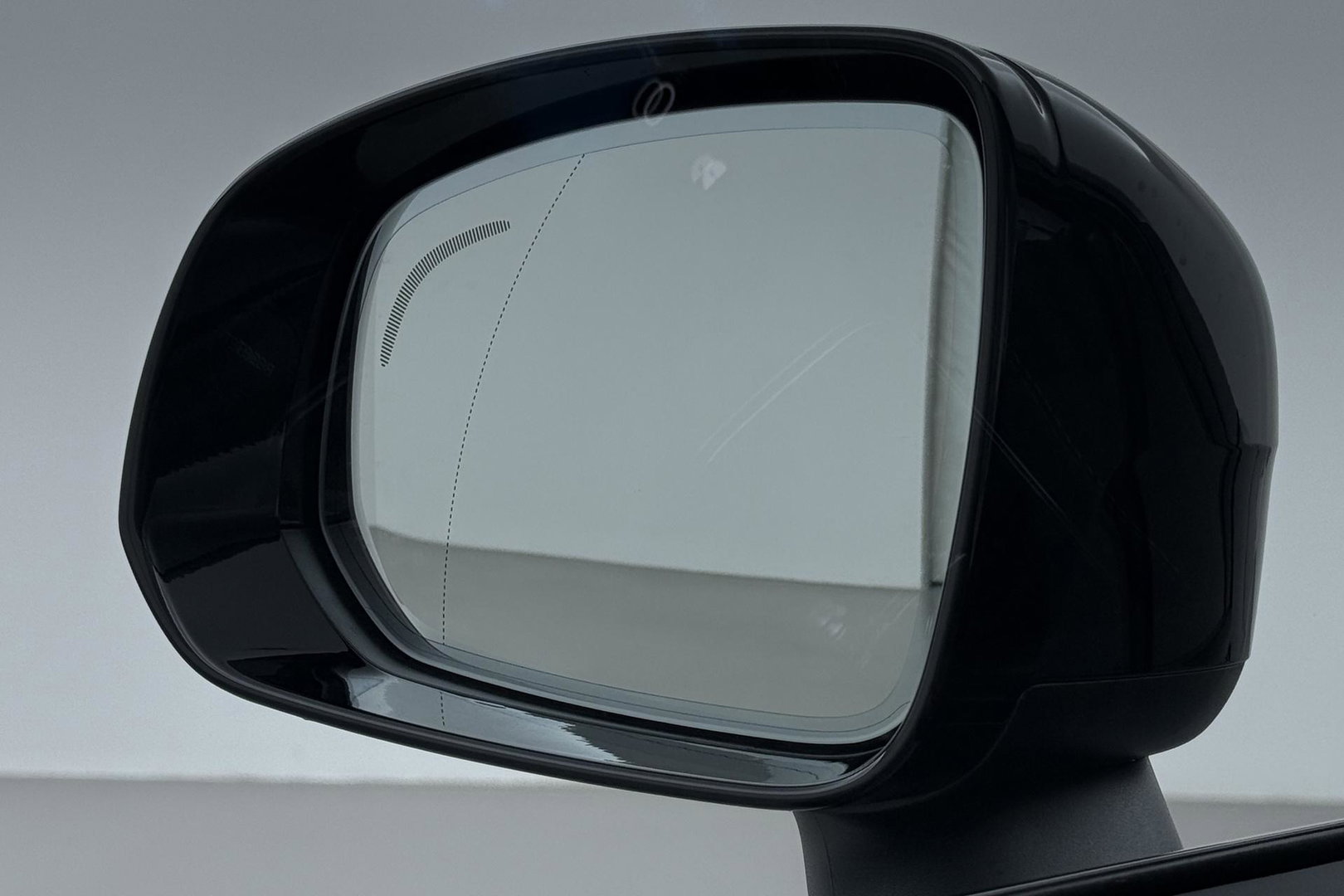 Volvo XC90 T8 Ultra Dark | 22 Inch | B&W | Luchtvering | Panoramadak | 360° Camera | Trekhaak | Head-Up | Massage