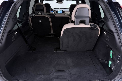 Volvo XC90 T8 Ultra Dark | 22 Inch | B&W | Luchtvering | Panoramadak | 360° Camera | Trekhaak | Head-Up | Massage
