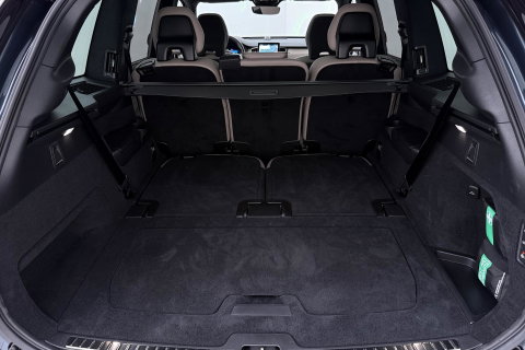 Volvo XC90 T8 Ultra Dark | 22 Inch | B&W | Luchtvering | Panoramadak | 360° Camera | Trekhaak | Head-Up | Massage