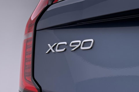Volvo XC90 T8 Ultra Dark | 22 Inch | B&W | Luchtvering | Panoramadak | 360° Camera | Trekhaak | Head-Up | Massage