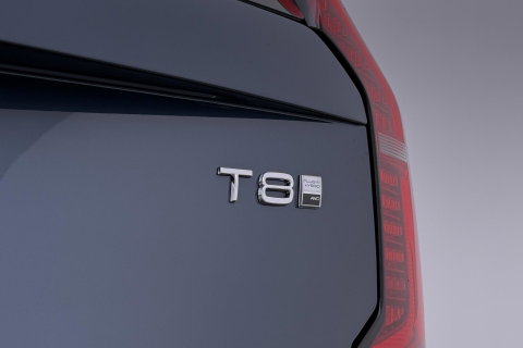 Volvo XC90 T8 Ultra Dark | 22 Inch | B&W | Luchtvering | Panoramadak | 360° Camera | Trekhaak | Head-Up | Massage