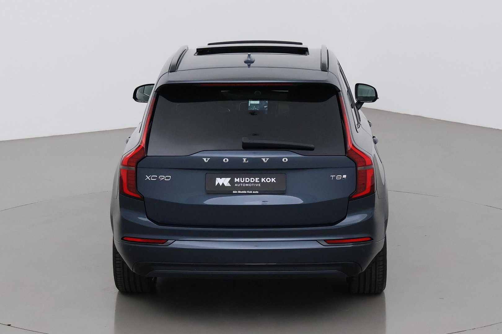 Volvo XC90 T8 Ultra Dark | 22 Inch | B&W | Luchtvering | Panoramadak | 360° Camera | Trekhaak | Head-Up | Massage