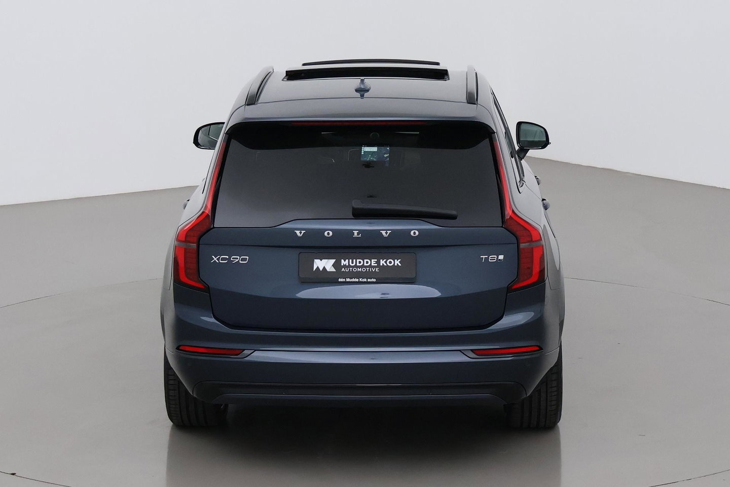 Volvo XC90 T8 Ultra Dark | 22 Inch | B&W | Luchtvering | Panoramadak | 360° Camera | Trekhaak | Head-Up | Massage