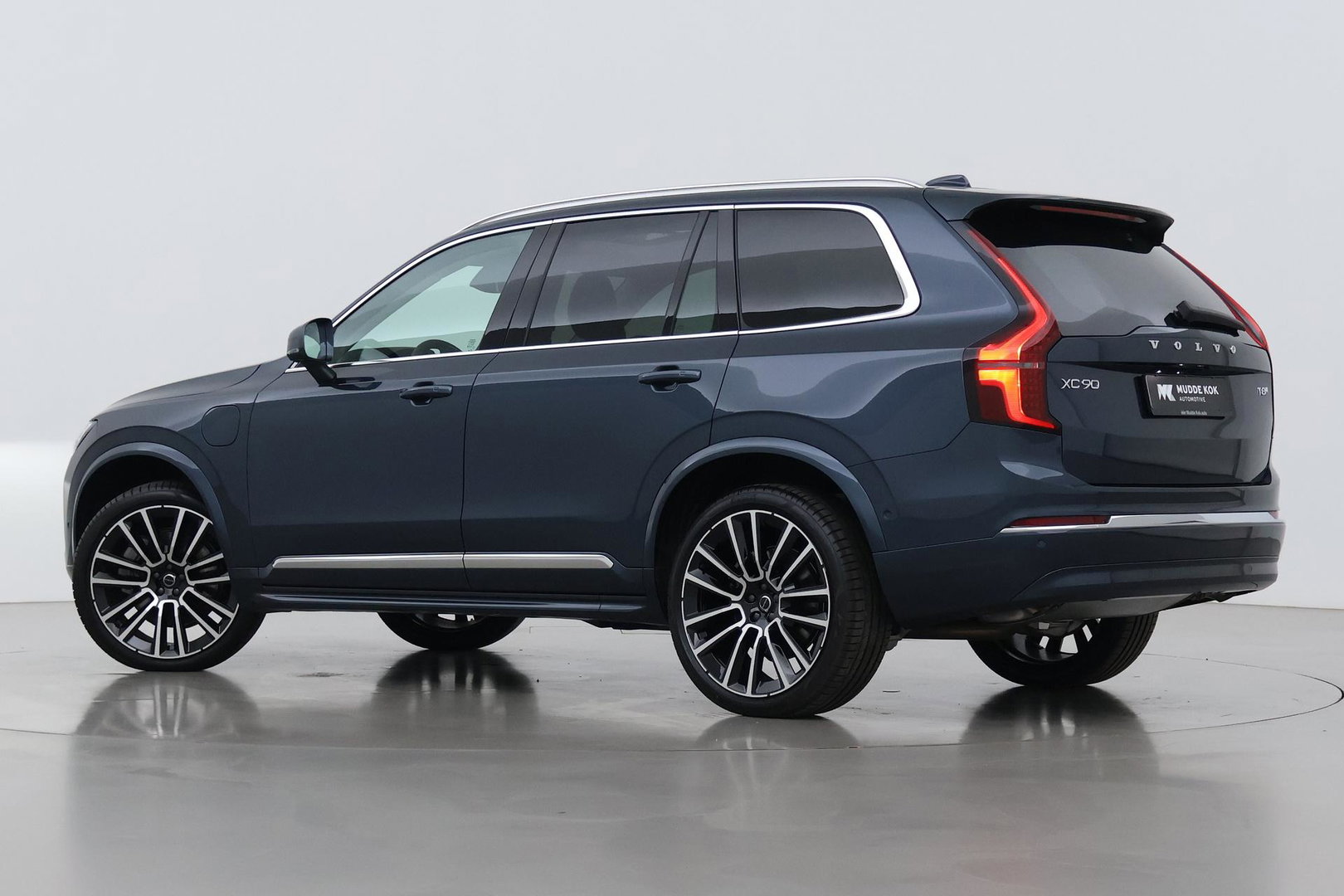 Volvo XC90 T8 Ultra Bright | Luchtvering | B&W | 22 Inch | Panoramadak | Trekhaak | 360° Camera | Head-Up | Massage