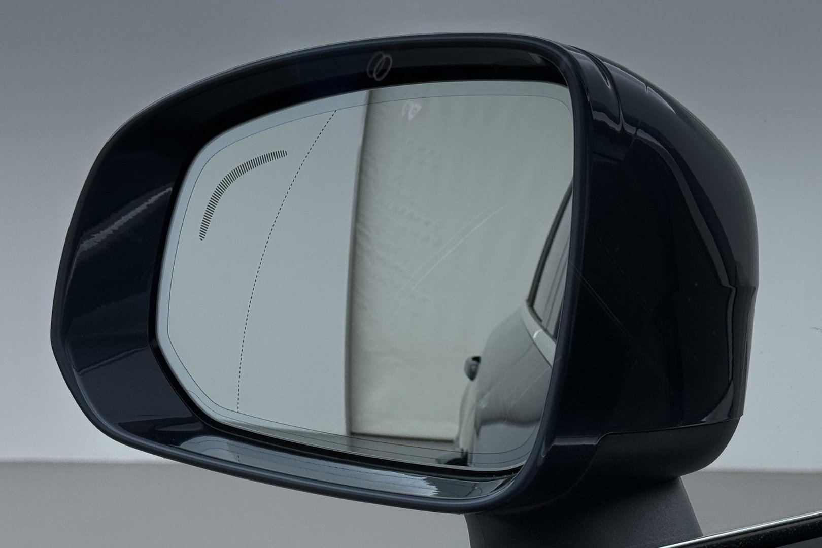 Volvo XC90 T8 Ultra Bright | Luchtvering | B&W | 22 Inch | Panoramadak | Trekhaak | 360° Camera | Head-Up | Massage