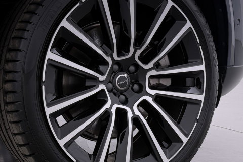 Volvo XC90 T8 Ultra Bright | Luchtvering | B&W | 22 Inch | Panoramadak | Trekhaak | 360° Camera | Head-Up | Massage
