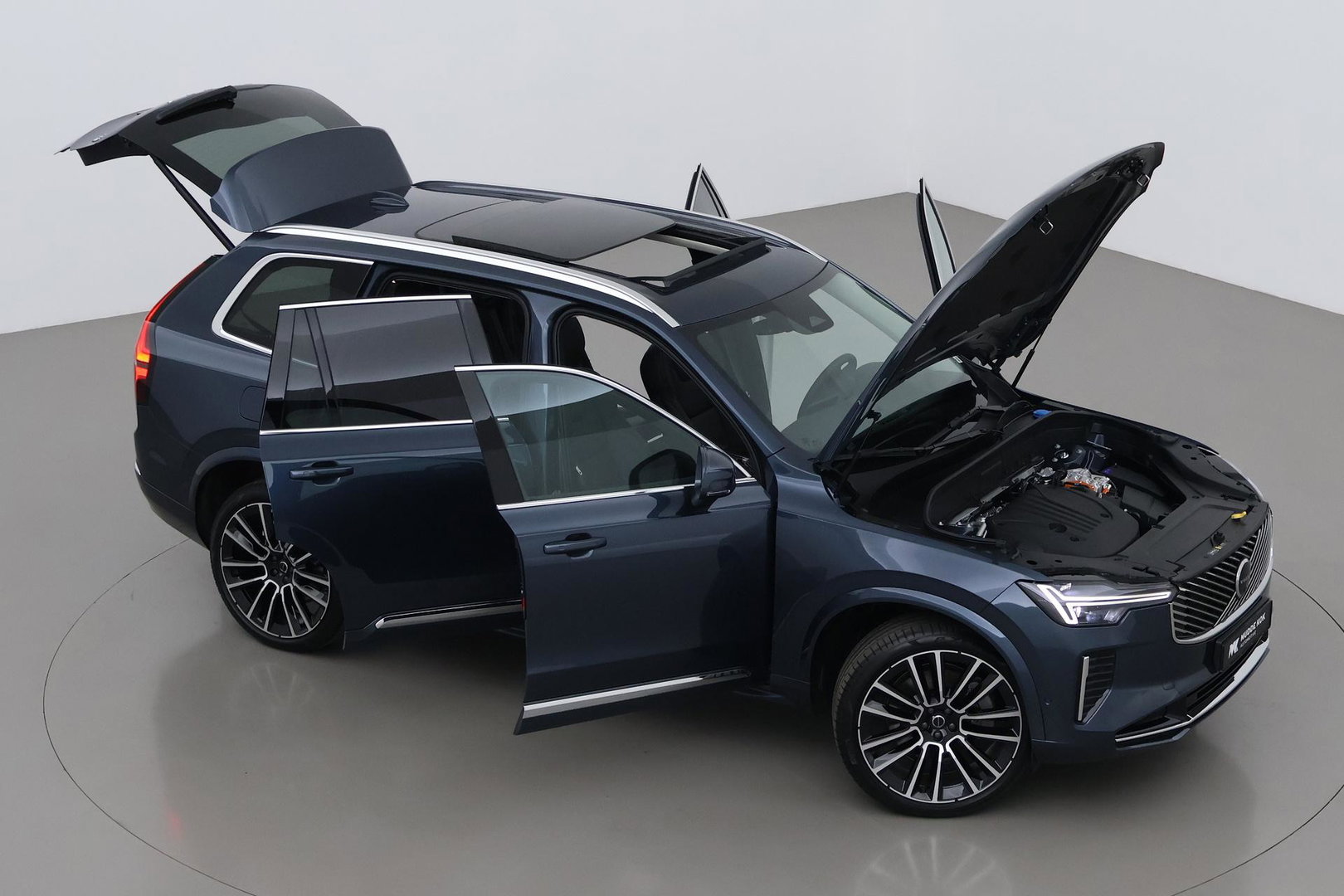Volvo XC90 T8 Ultra Bright | Luchtvering | B&W | 22 Inch | Panoramadak | Trekhaak | 360° Camera | Head-Up | Massage