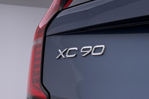 Volvo XC90 T8 Ultra Bright | Luchtvering | B&W | 22 Inch | Panoramadak | Trekhaak | 360° Camera | Head-Up | Massage