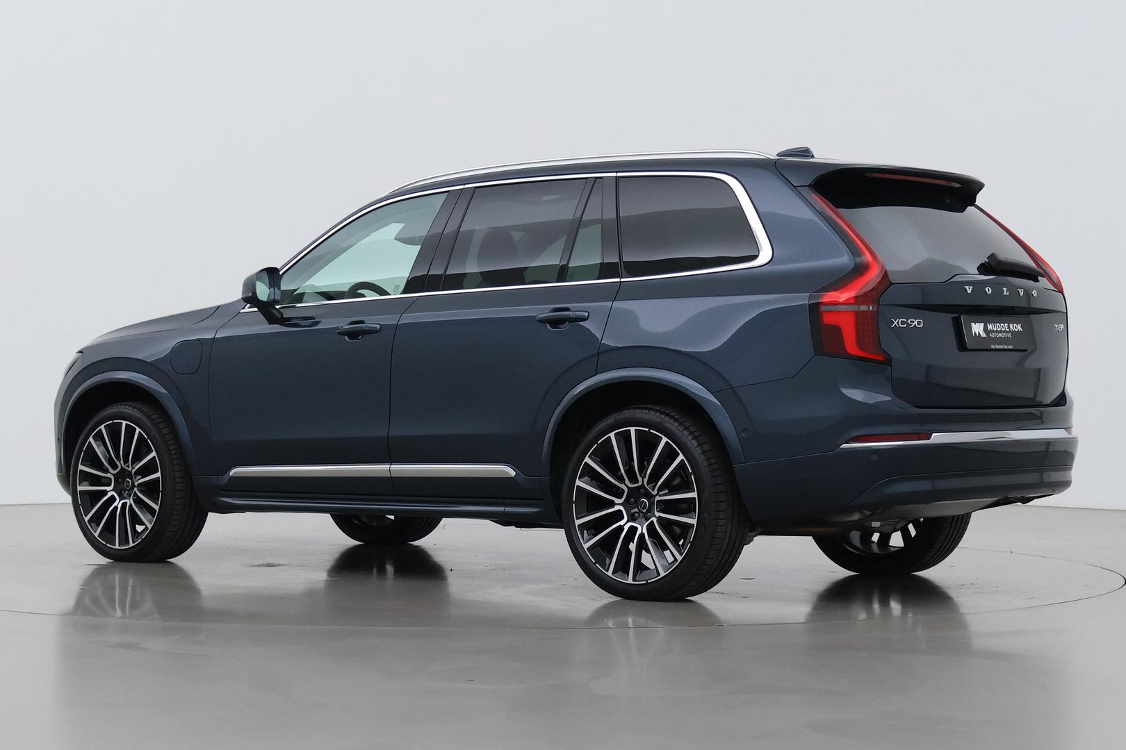 Volvo XC90 T8 Ultra Bright | Luchtvering | B&W | 22 Inch | Panoramadak | Trekhaak | 360° Camera | Head-Up | Massage