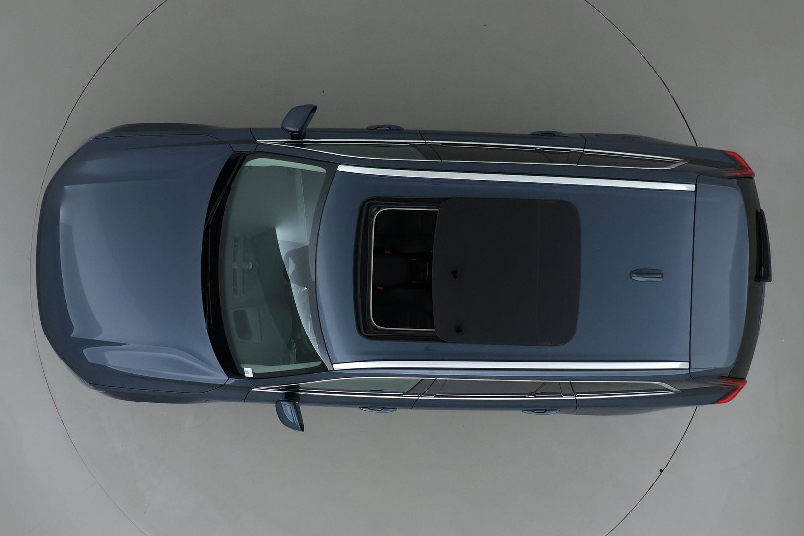Volvo XC90 T8 Ultra Bright | Luchtvering | B&W | 22 Inch | Panoramadak | Trekhaak | 360° Camera | Head-Up | Massage