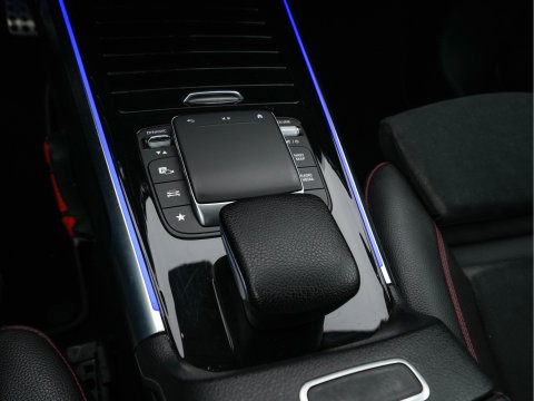 Mercedes-Benz GLB 200 Premium (INCL.BTW) Aut. *LEATHER-MICROFIBRE | FULL-LED | BLIND-SPOT | AMBIENT-LIGHT | WIDE-SCREEN-DIGICOCKPIT | HEATED-SPORTSEATS | CAMERA | KEYLESS | NAVI-FULLMAP | DAB+ | PRIVACY-GLASS | PDC | CRUI